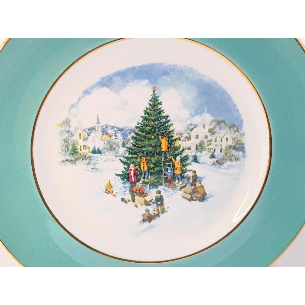Trimming The Tree 1978 Avon Christmas Plate